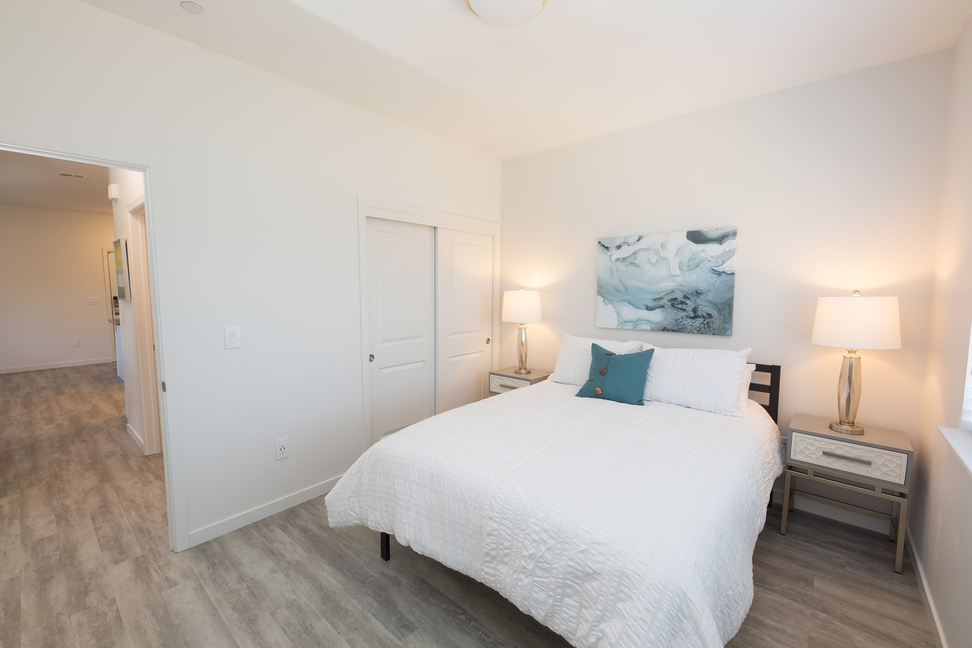 Chardonnay Suite bedroom with glass lamps and marble artwork