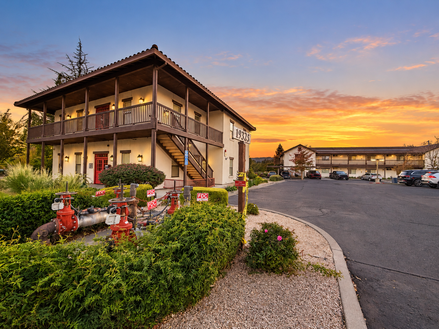 Sonoma Grove Suites — landscaped approach to the main building on Sonoma Highway