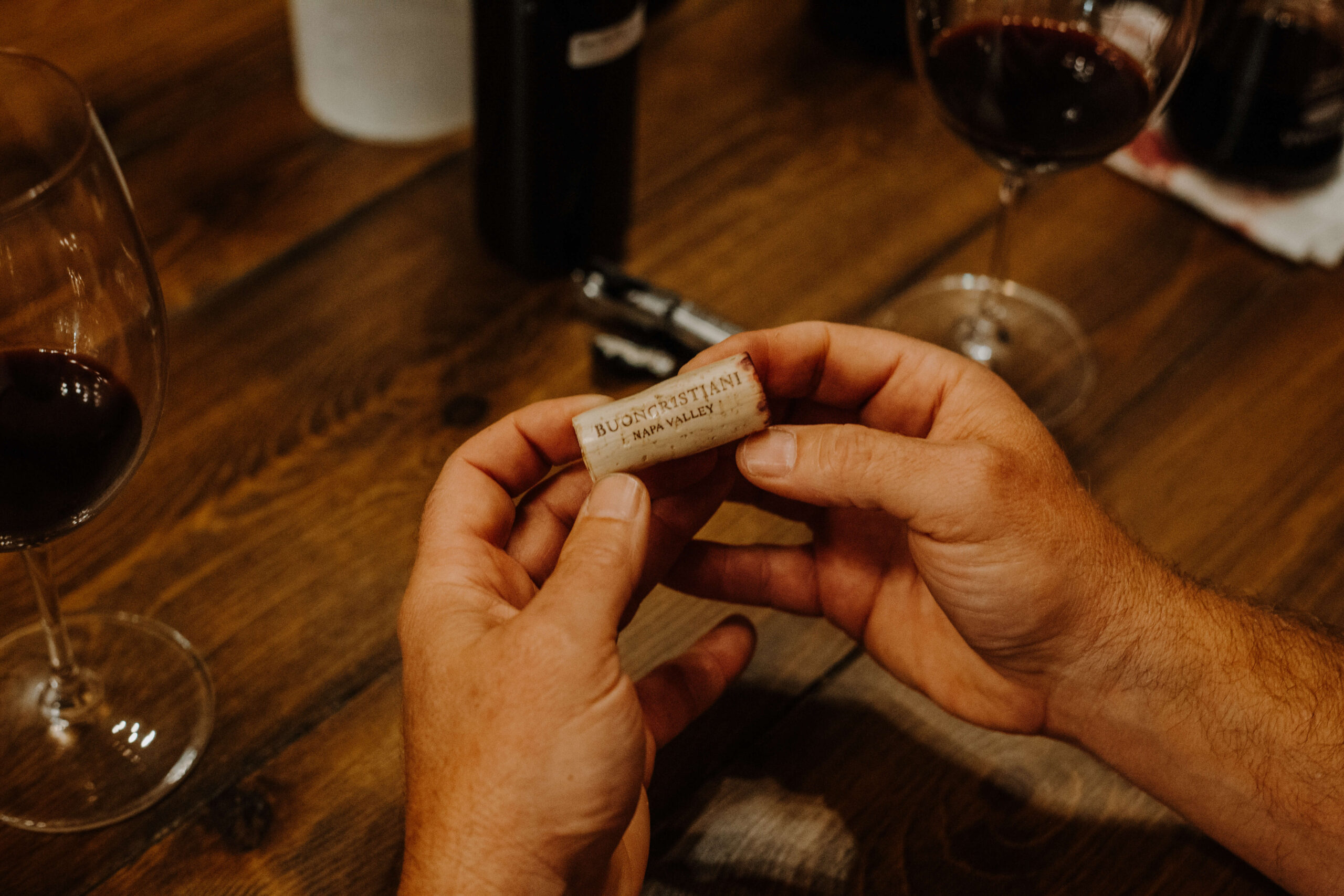 Hands holding a Buoncristiani cork